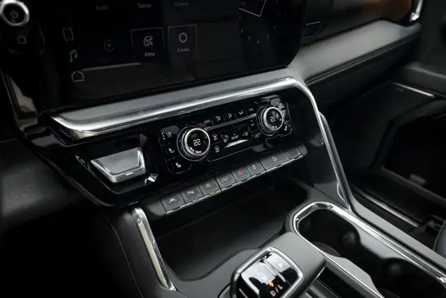 GMC Sierra 1500 Denali Crew Cab Short Box 4x4 Ansicht 31