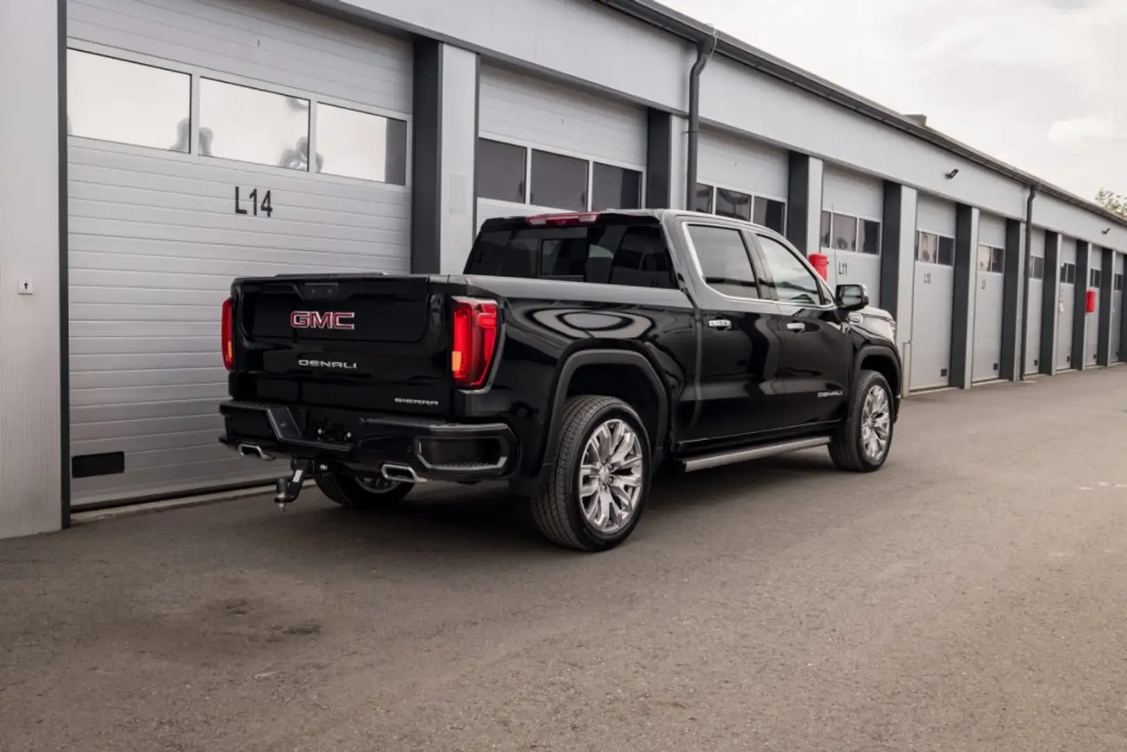 GMC Sierra 1500 Denali Crew Cab Short Box 4x4 Schwarz - 2