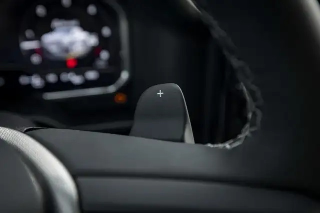 GMC Sierra 1500 Denali Crew Cab Short Box 4x4 Ansicht 21