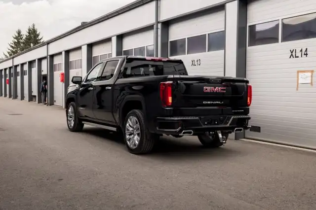 GMC Sierra view 4