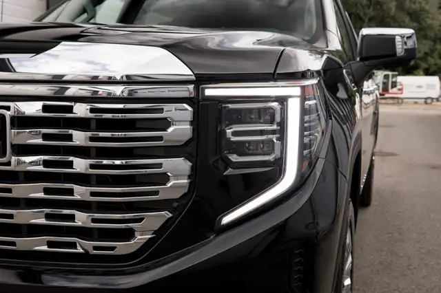 GMC Sierra view 9