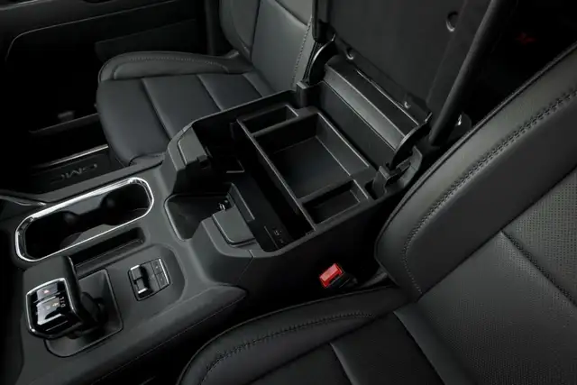 GMC Sierra 1500 Denali Crew Cab Short Box 4x4 Ansicht 33