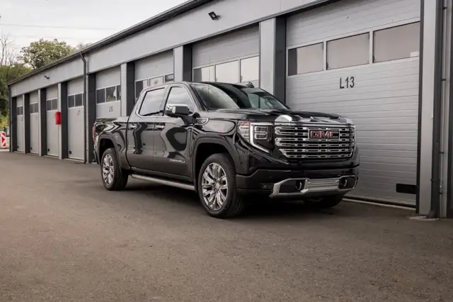 GMC Sierra view 3