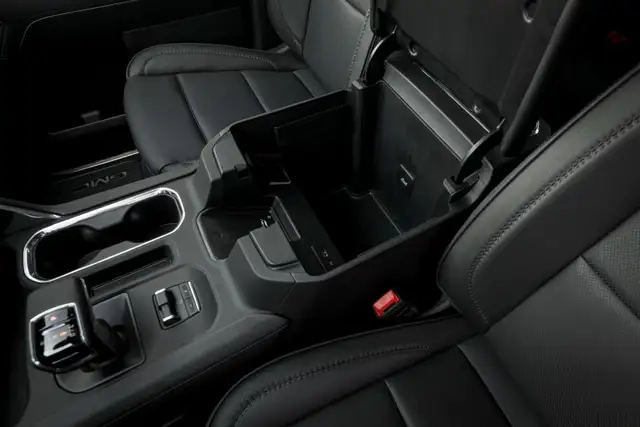 GMC Sierra 1500 Denali Crew Cab Short Box 4x4 Ansicht 34