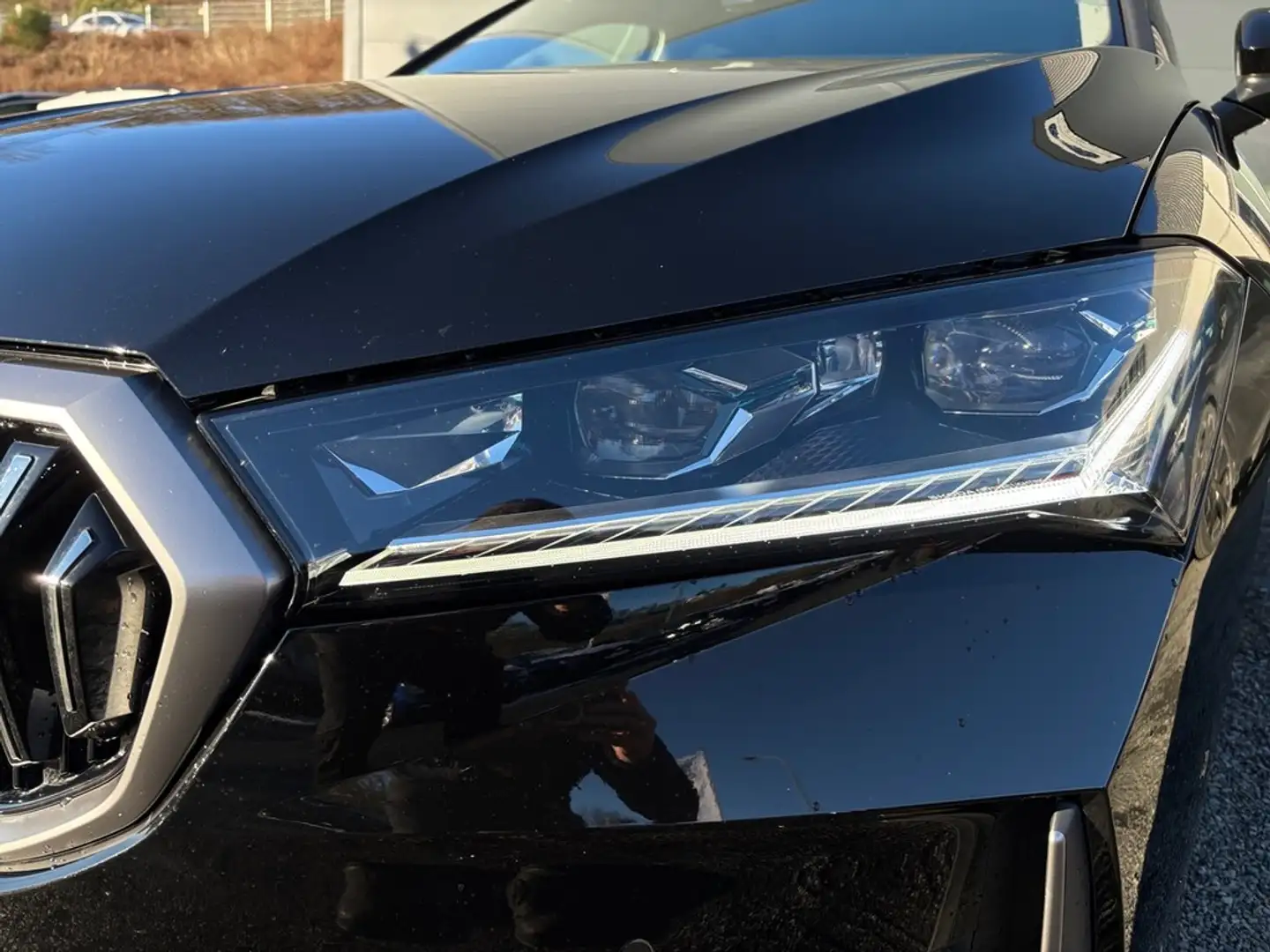 Skoda Superb Combi 2.0 TDI DSG L&K Schwarz - 2