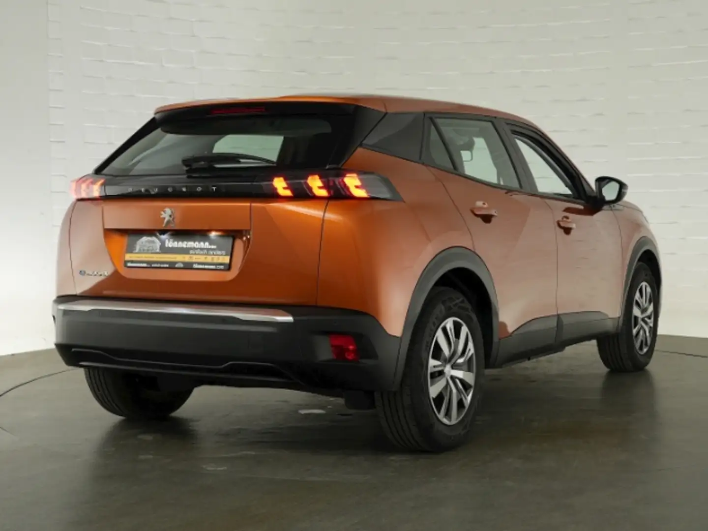 Peugeot 2008 ACTIVE 50kWh AT+RÜCKFAHRKAMERA+SITZHEIZUNG+PARKPIL Orange - 2