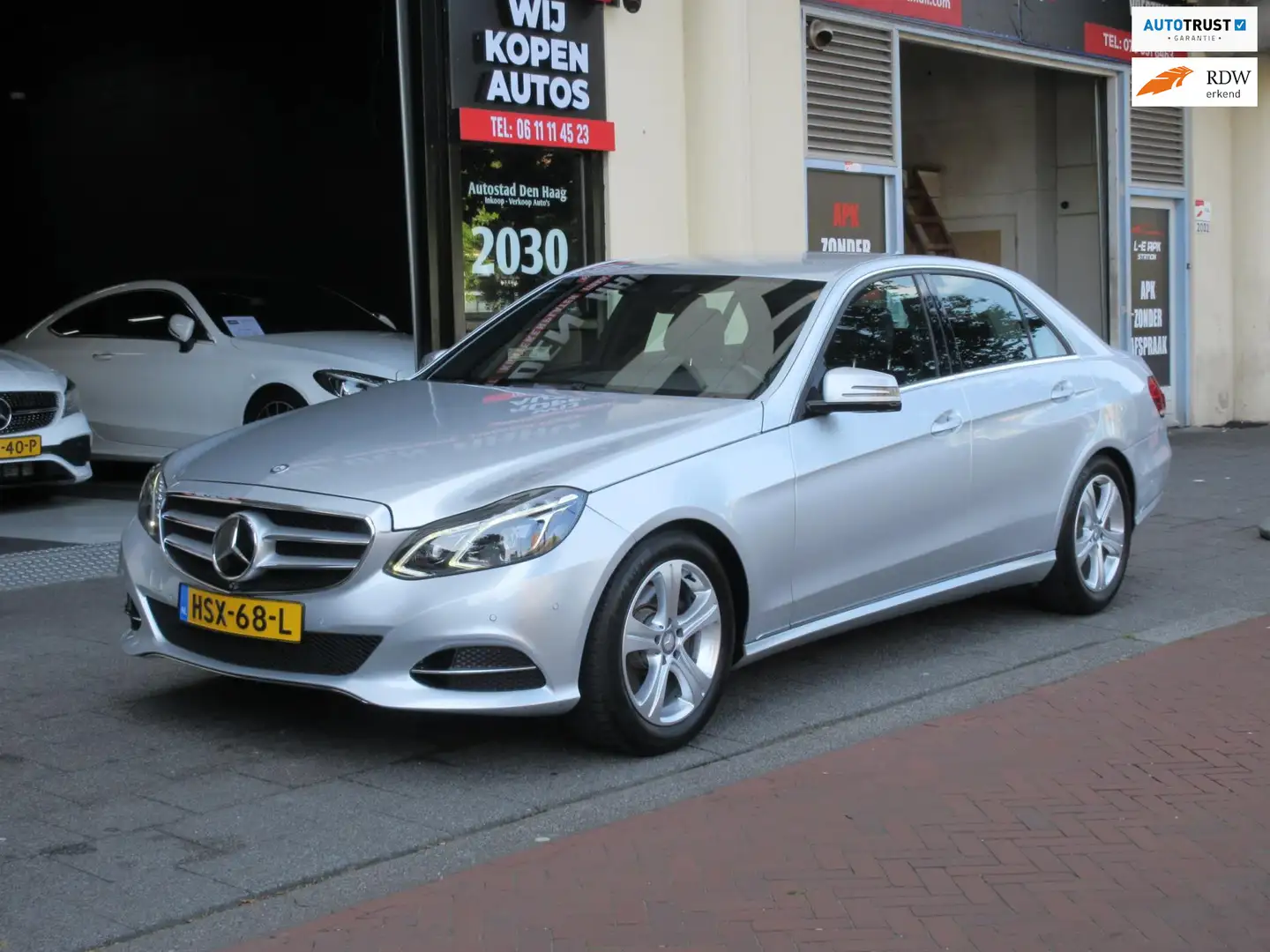 Mercedes-Benz E 250 Prestige Avantgarde Leer Navi 360 Camera Distronic Grijs - 1