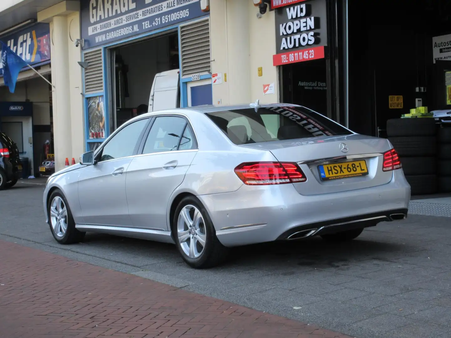 Mercedes-Benz E 250 Prestige Avantgarde Leer Navi 360 Camera Distronic Grijs - 2