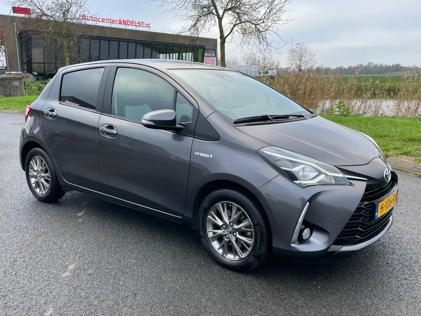 Toyota Yaris 1.5 Hybrid Dynamic, Aut, Trekhaak, Cam, Cruise, Ca Gris - 2