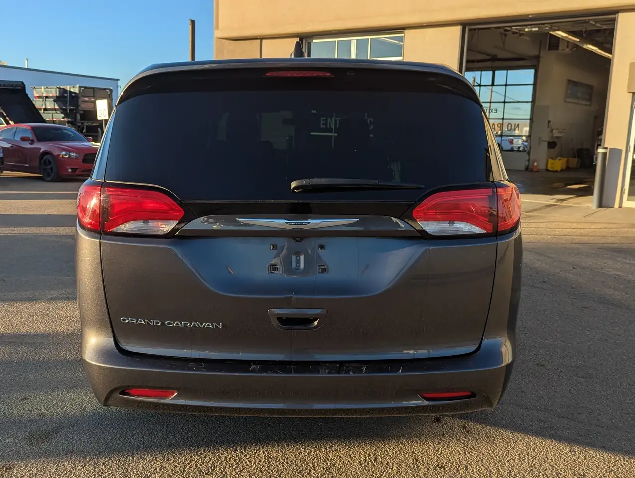 Chrysler Grand Caravan снимка Chrysler Grand Caravan