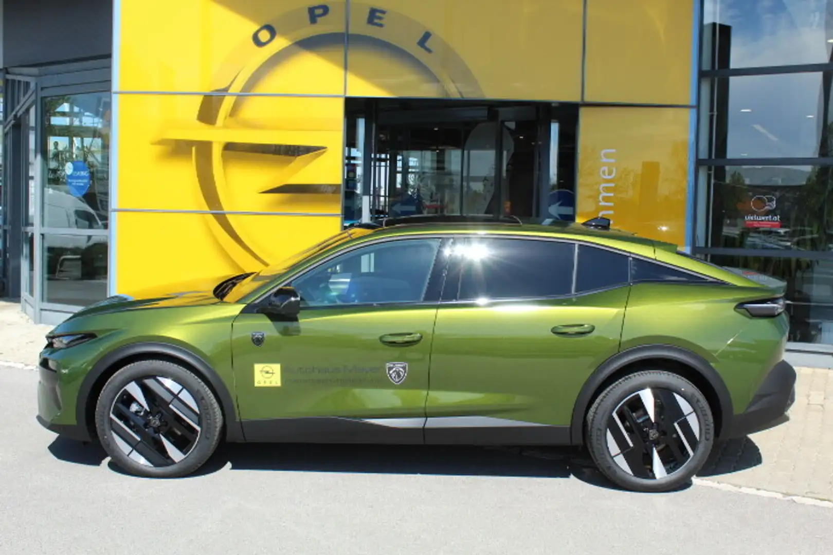 Peugeot 408 Hybrid 145 e-DCS6 GT Exclusive Grün - 2