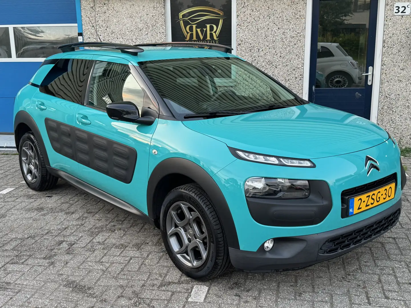 Citroen C4 Cactus 1.2 PureTech Shine CAMERA PDC Blauw - 2