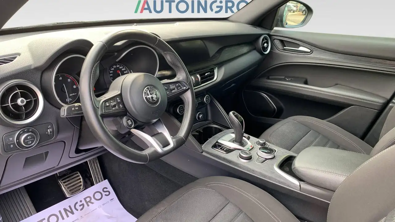 Alfa Romeo Stelvio 2022 — фото 11