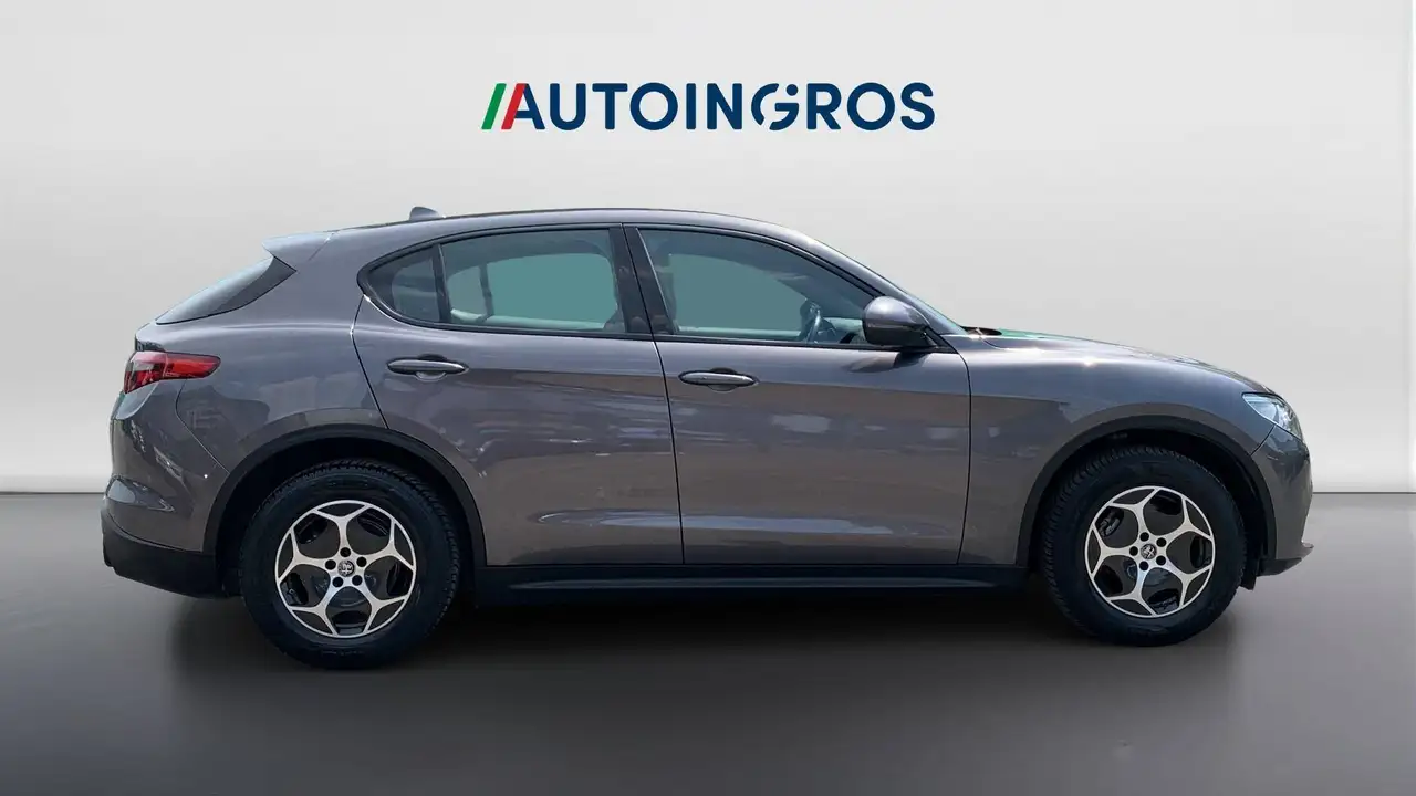 Alfa Romeo Stelvio 2022 — фото 6