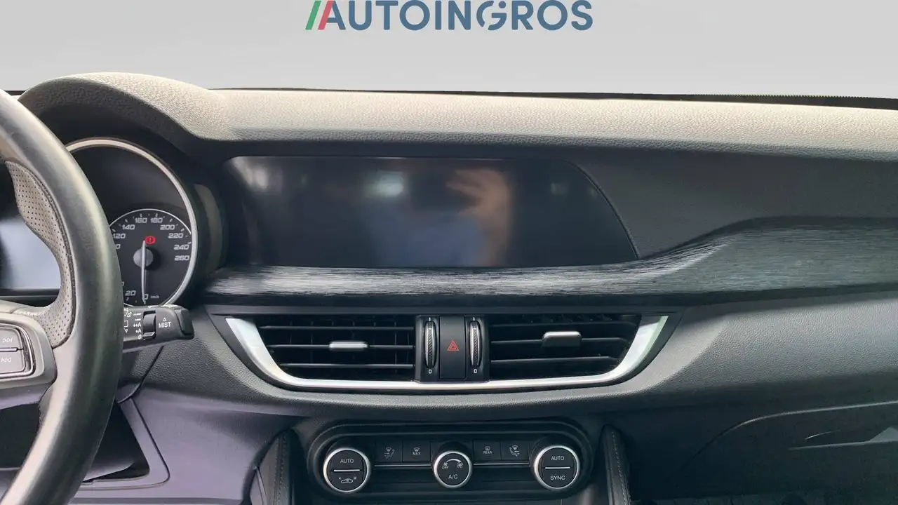 Alfa Romeo Stelvio 2022 — фото 15