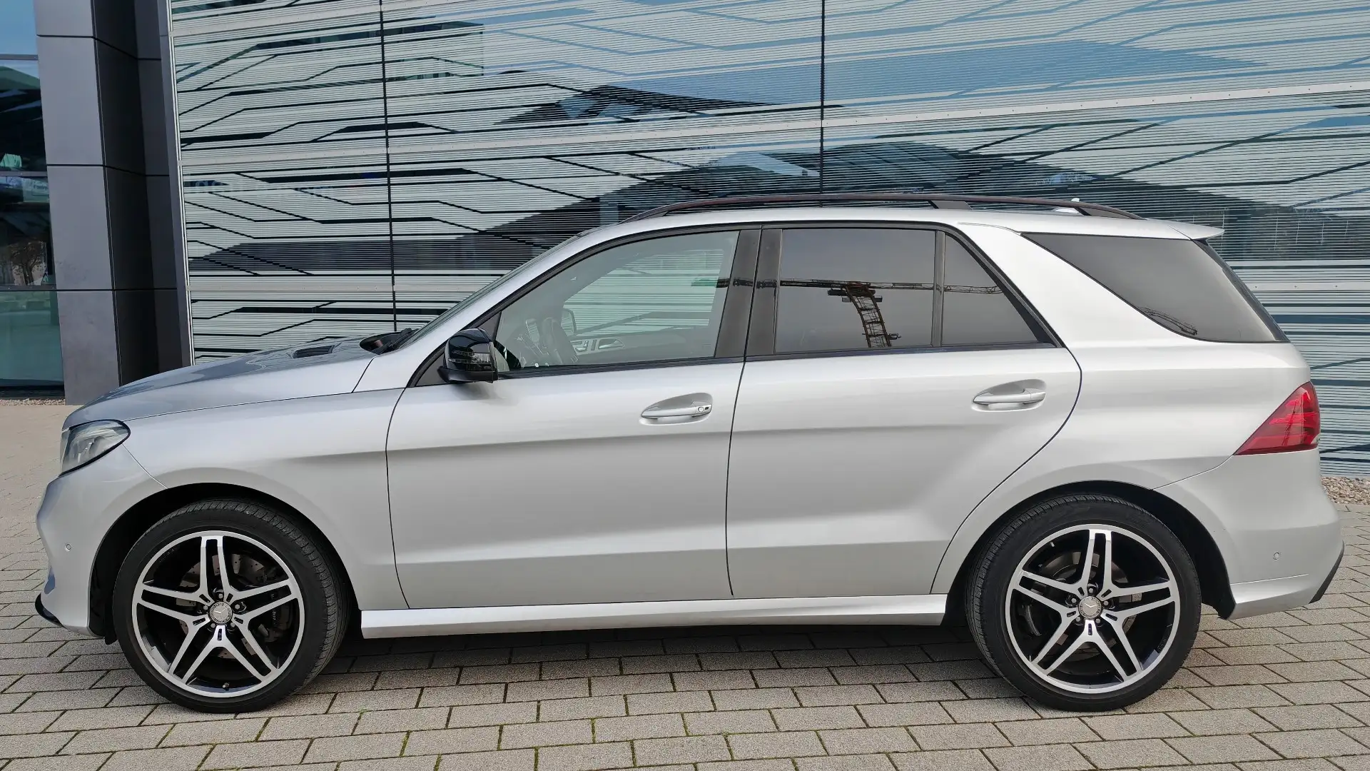 Mercedes-Benz GLE 400 4M|2xAMG Line|360°|HUD|Pano Plateado - 2