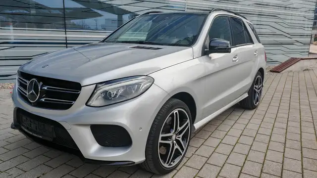 Mercedes-Benz GLE 400 4M|2xAMG Line|360°|HUD|Pano
