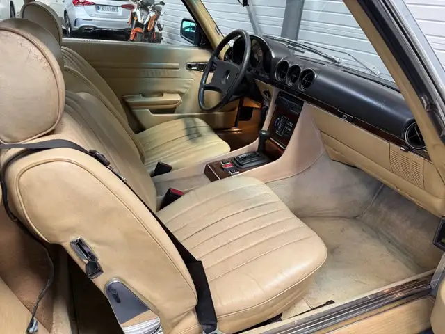 Mercedes-Benz SL view 10