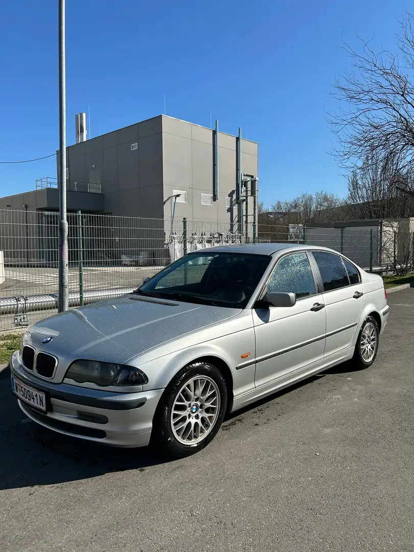 BMW 318 318i - 1