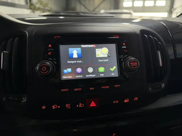 Fiat 500L view 9