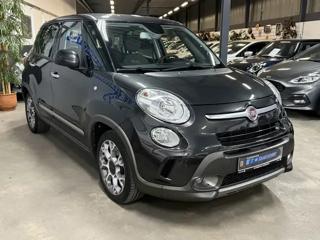 Fiat 500L view 4