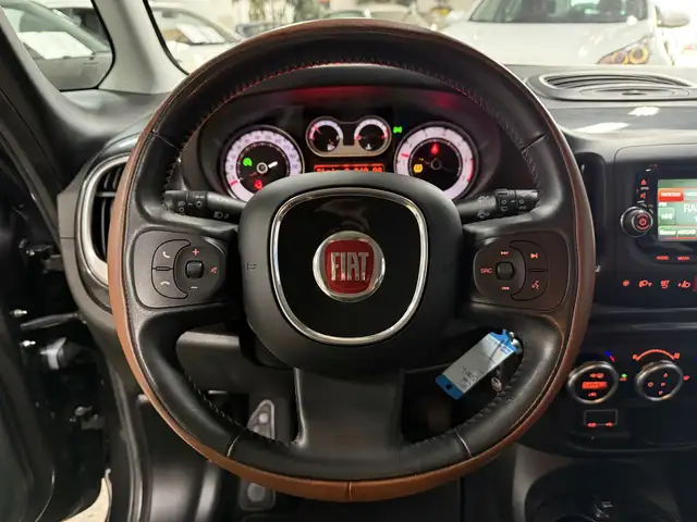 Fiat 500L view 12