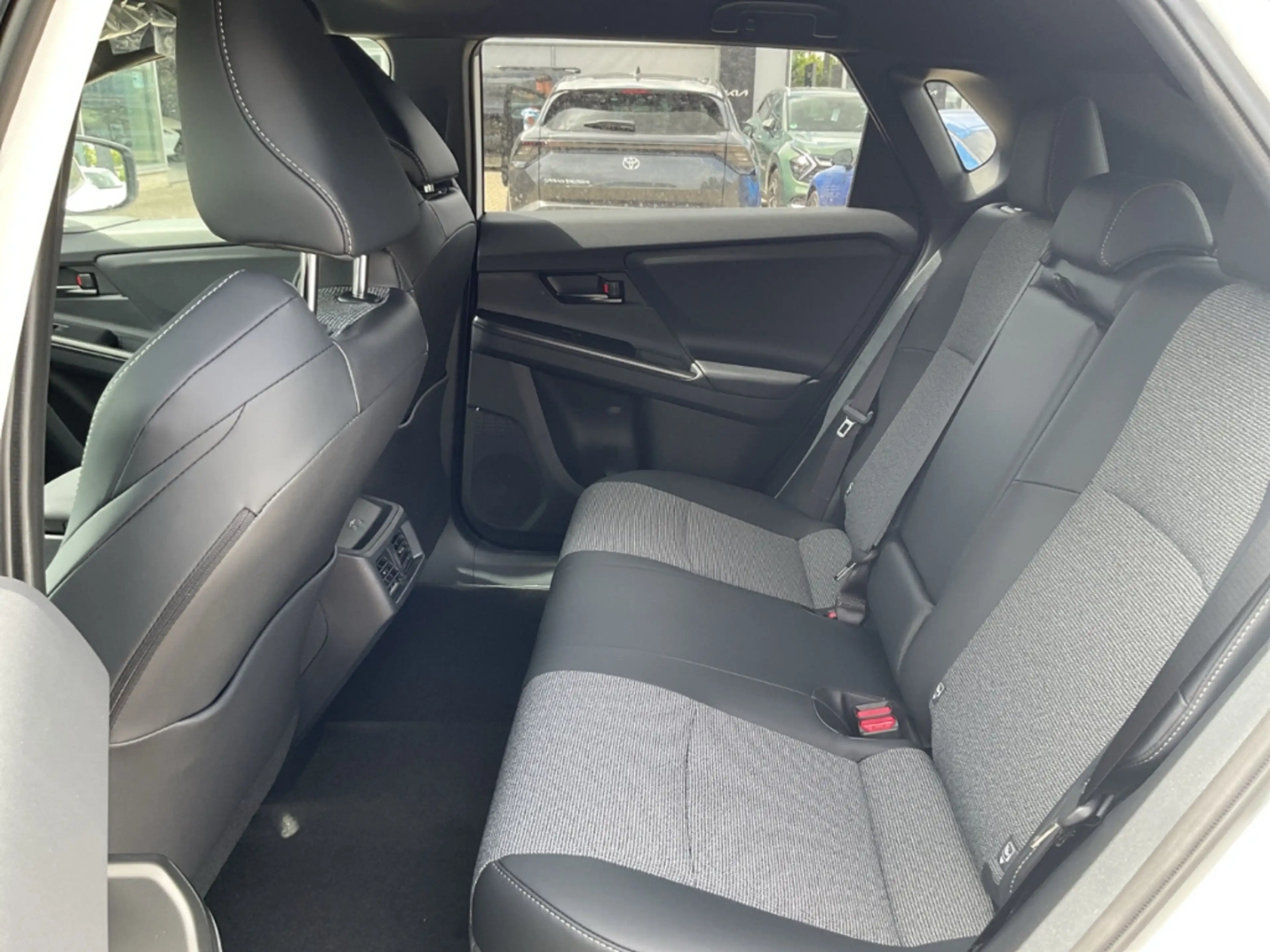 Toyota bZ4X AWD Teamplayer 1,5t Anhängerkupplung Navi 360 Kame — photo 11