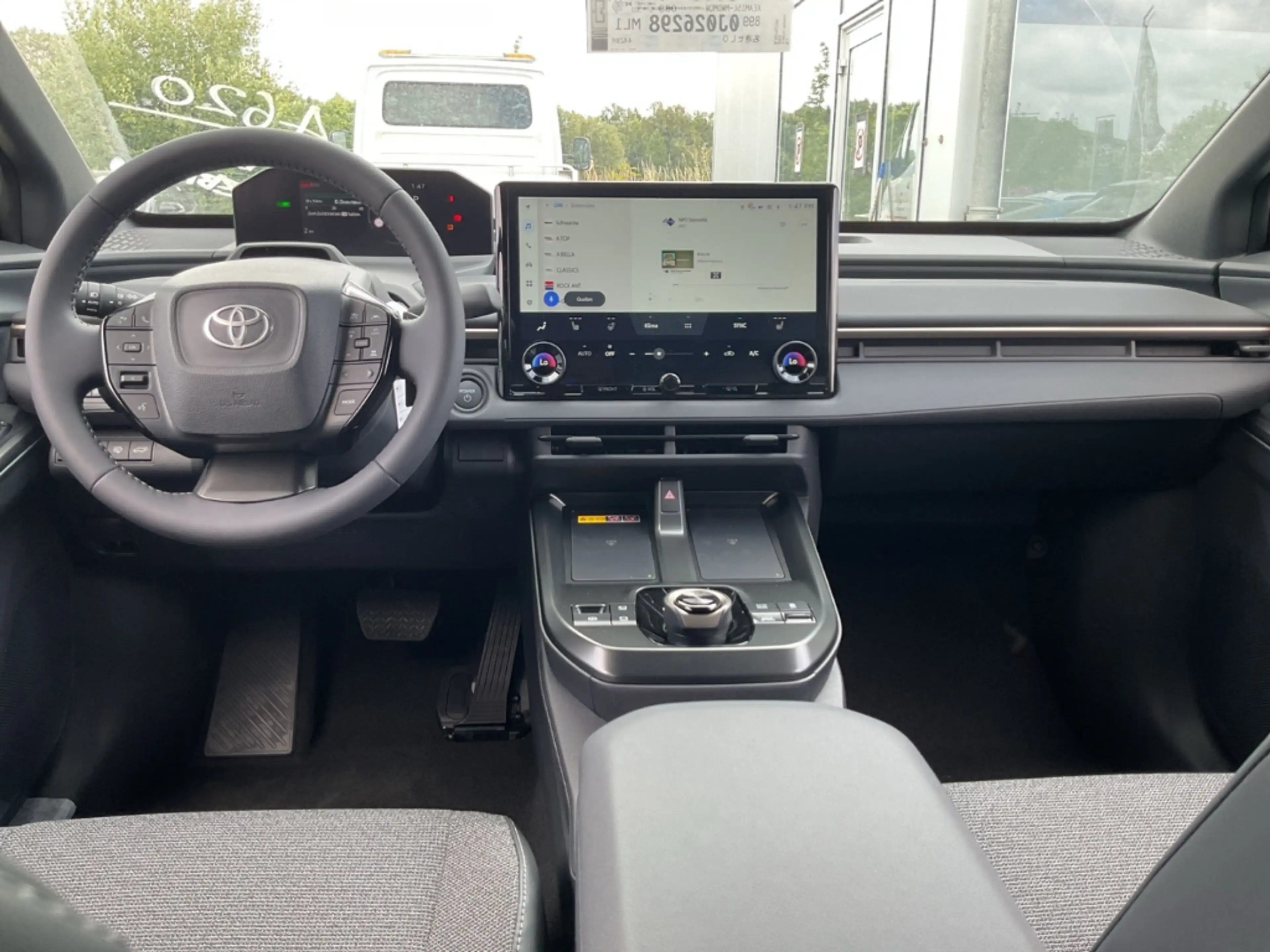 Toyota bZ4X AWD Teamplayer 1,5t Anhängerkupplung Navi 360 Kame — photo 12