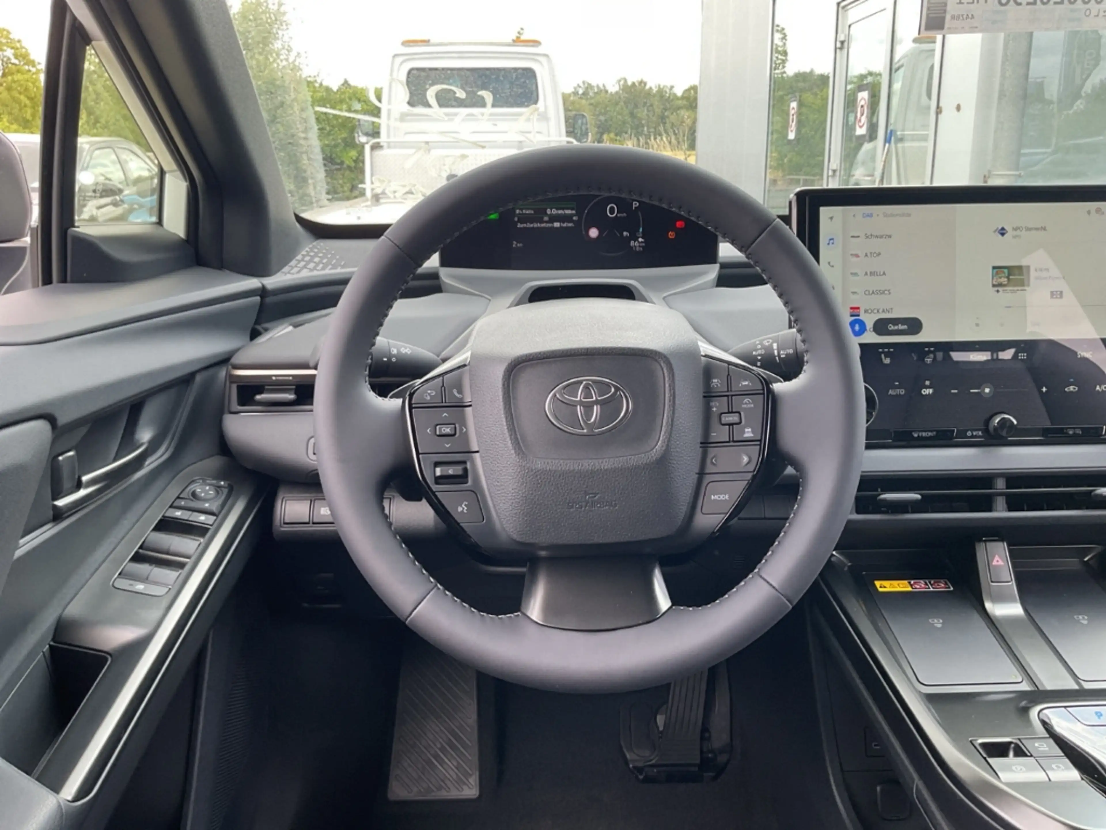 Toyota bZ4X AWD Teamplayer 1,5t Anhängerkupplung Navi 360 Kame — photo 13