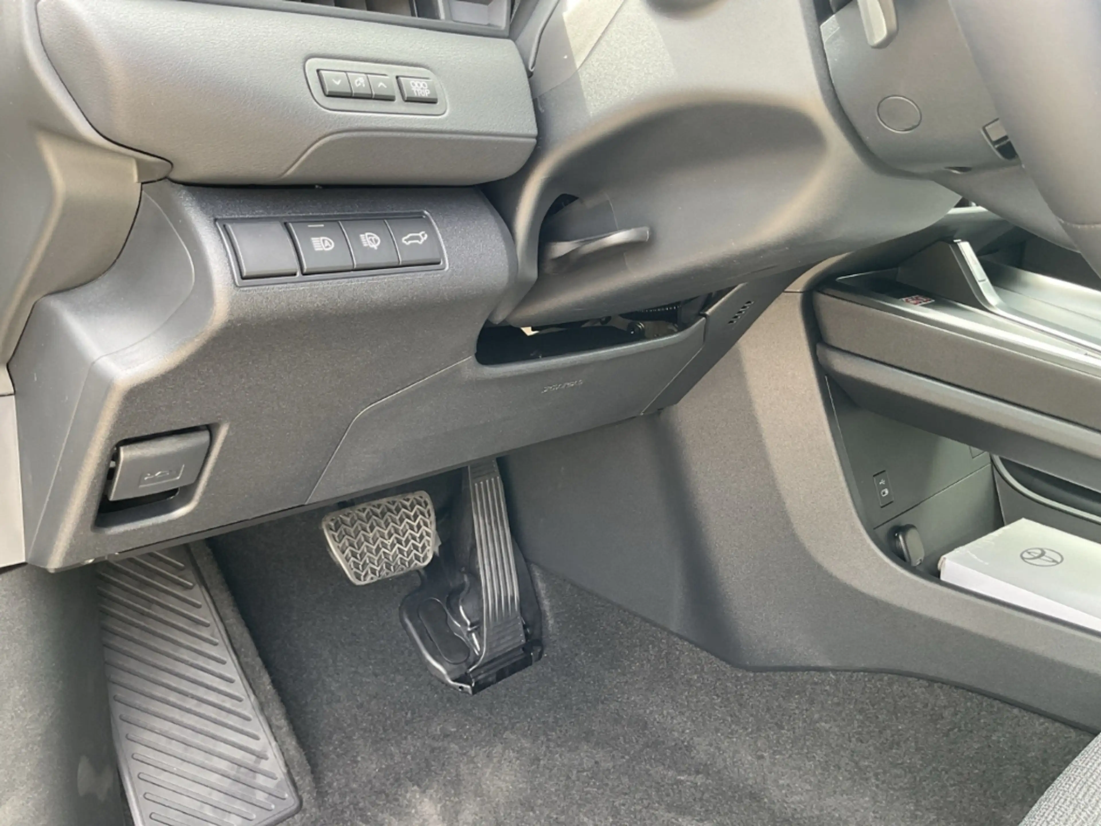 Toyota bZ4X AWD Teamplayer 1,5t Anhängerkupplung Navi 360 Kame — photo 10