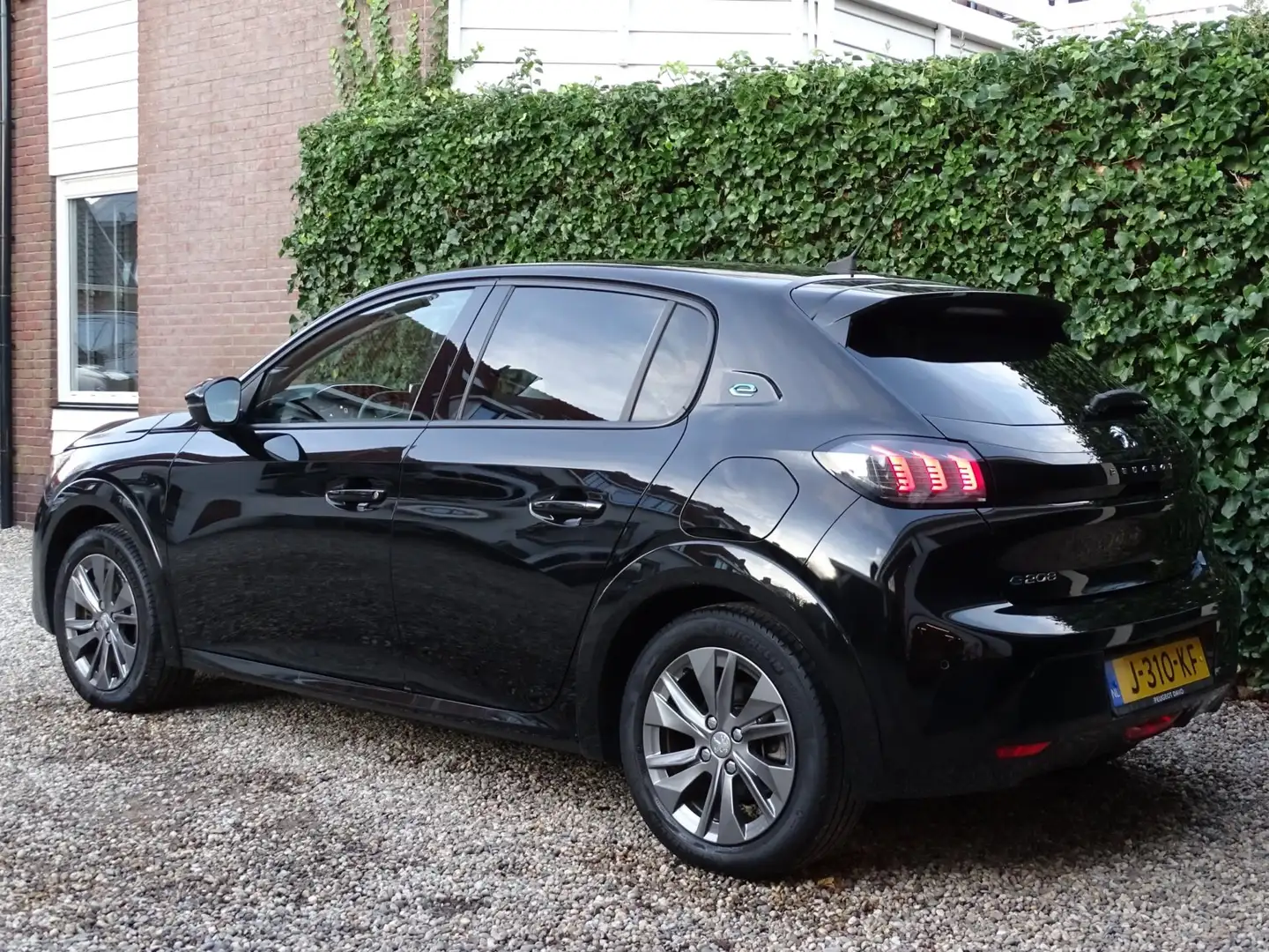 Peugeot e-208 EV Allure Première 1 fase 50 kWh Negro - 2
