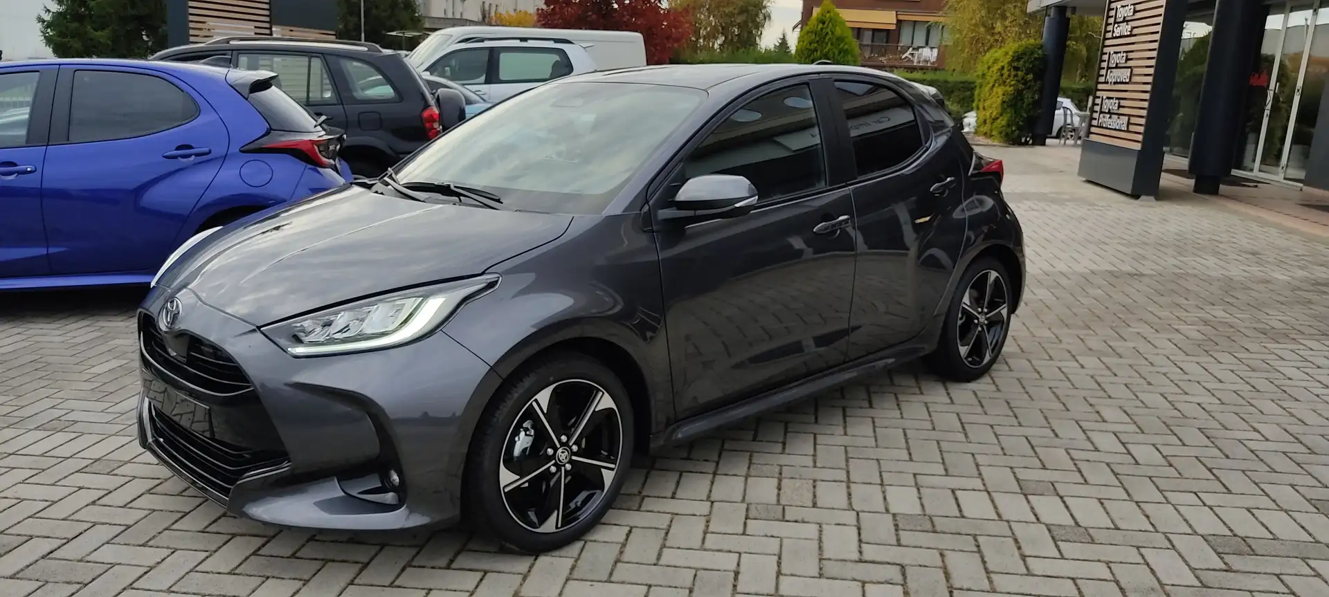 Toyota Yaris 1.5 Hybrid 130CV Lounge Grigio - 2
