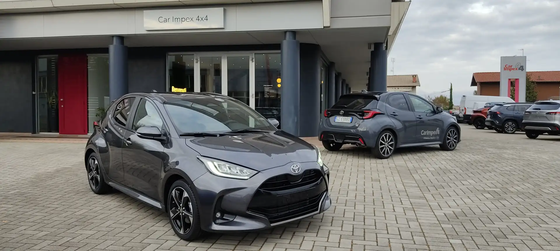 Toyota Yaris 1.5 Hybrid 130CV Lounge Grigio - 1