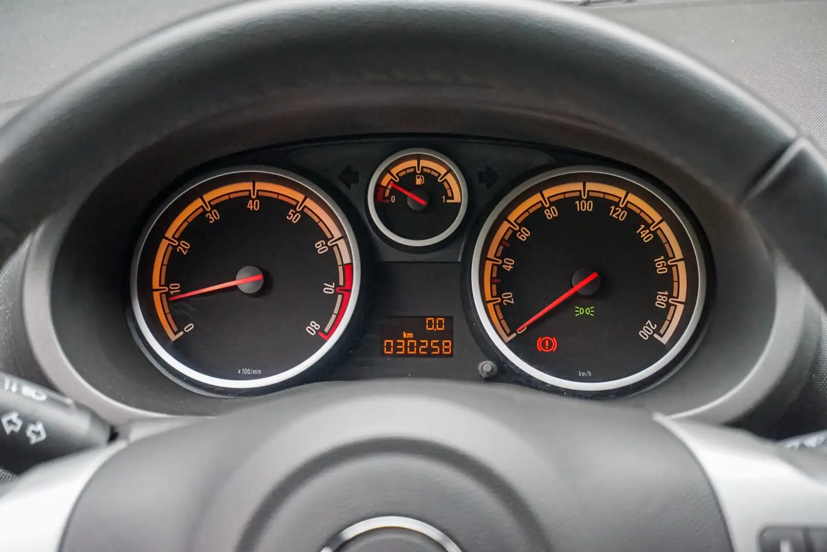 Opel Corsa 1.4 Klima 1.Hand 30.200 TKM Tüv 04/2026 Gris - 2
