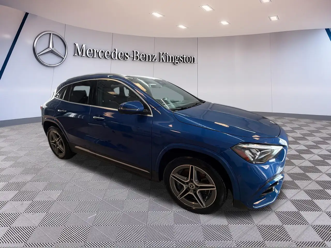 Mercedes-Benz GLA снимка Mercedes-Benz GLA