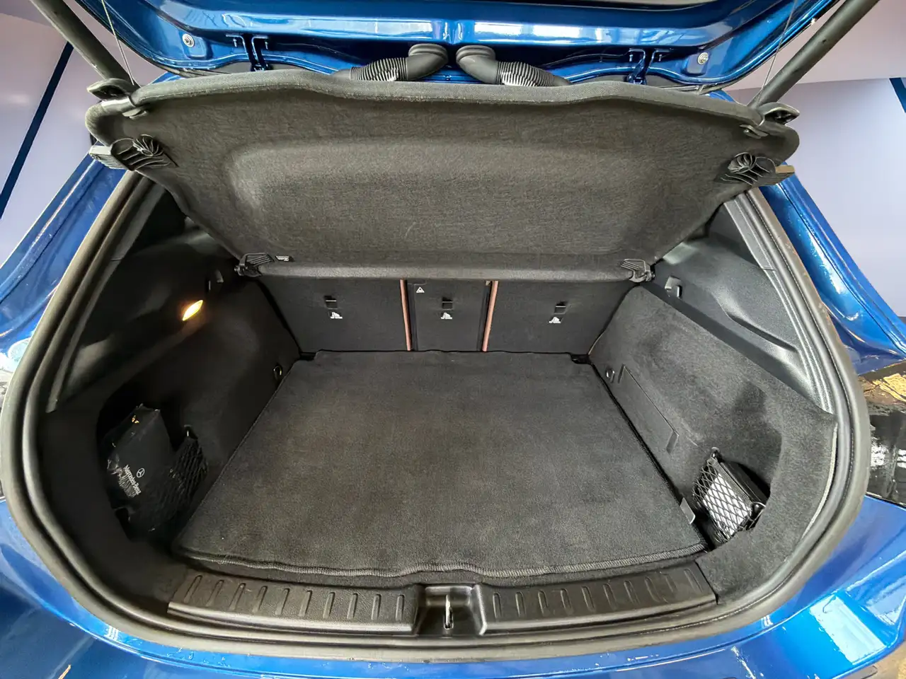 Mercedes-Benz GLA снимка Mercedes-Benz GLA