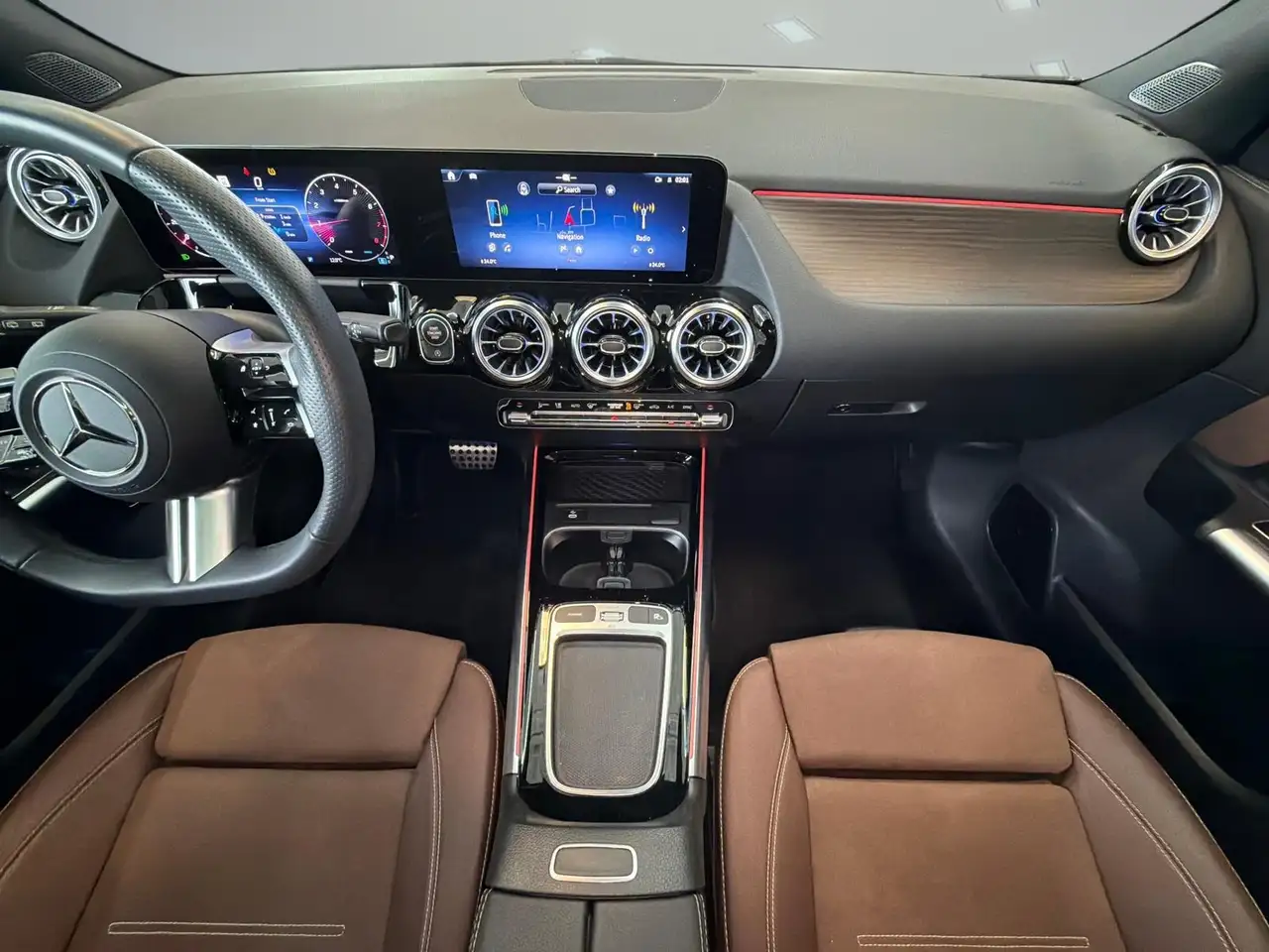 Mercedes-Benz GLA снимка Mercedes-Benz GLA