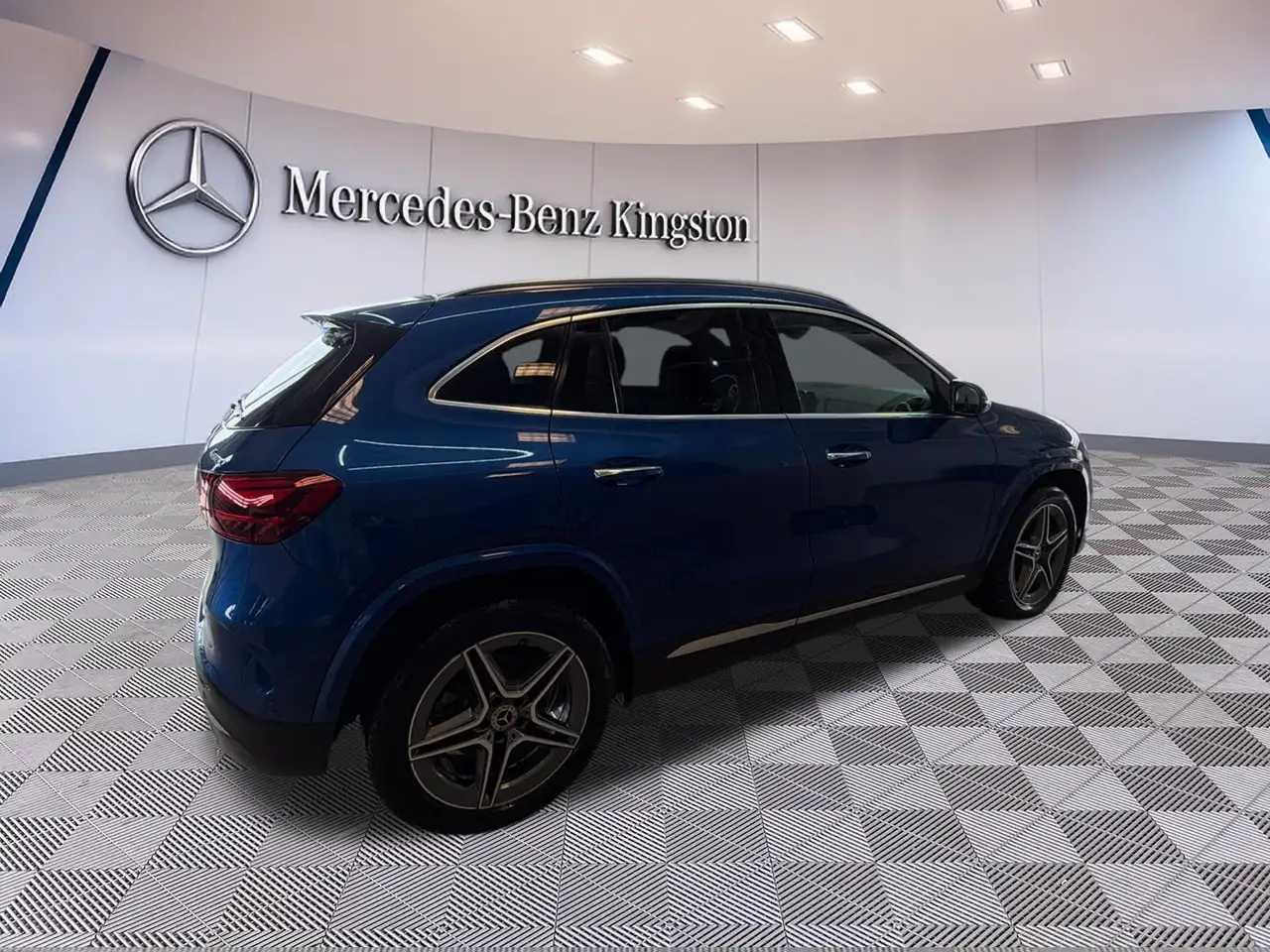 Mercedes-Benz GLA снимка Mercedes-Benz GLA