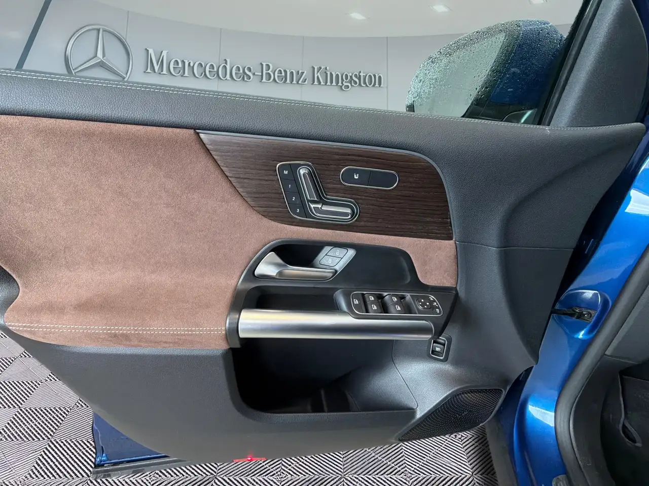 Mercedes-Benz GLA снимка Mercedes-Benz GLA