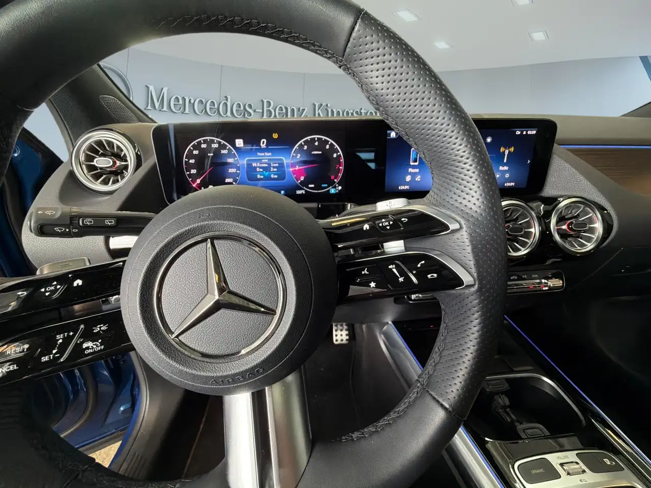 Mercedes-Benz GLA снимка Mercedes-Benz GLA