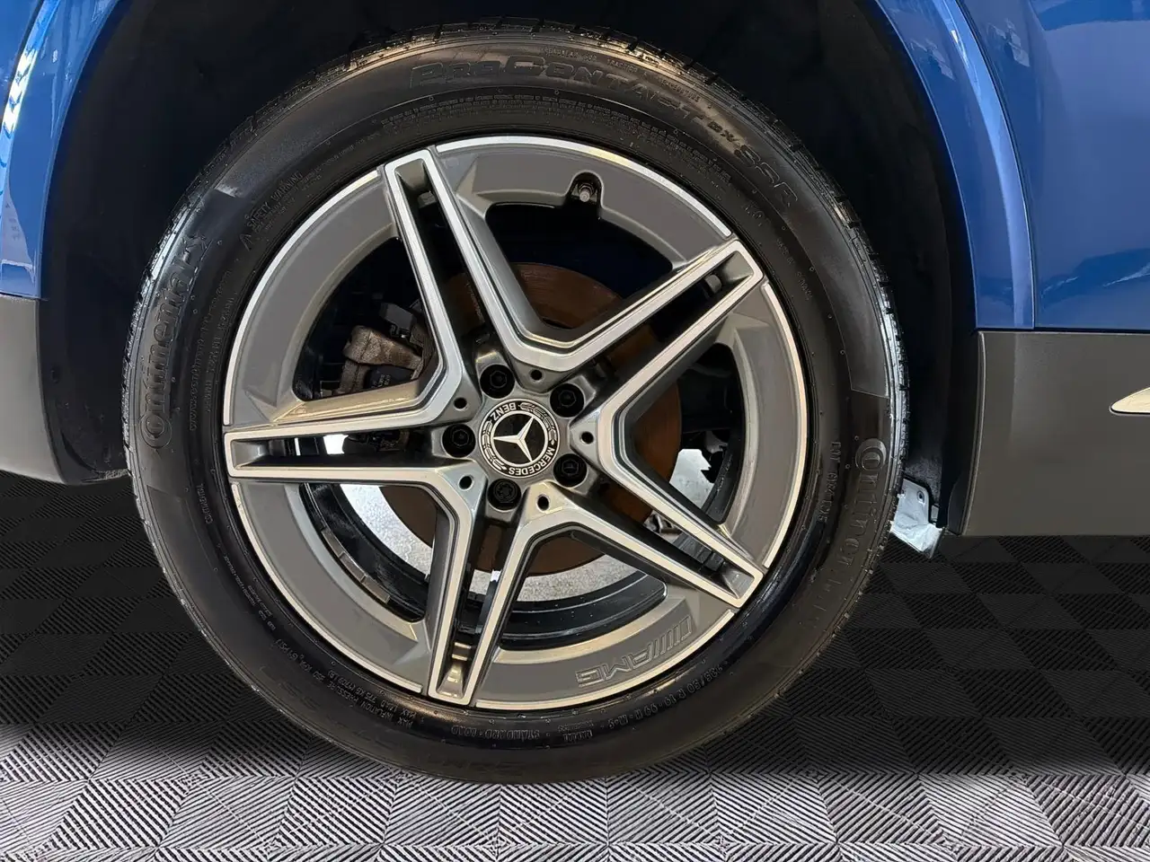 Mercedes-Benz GLA снимка Mercedes-Benz GLA