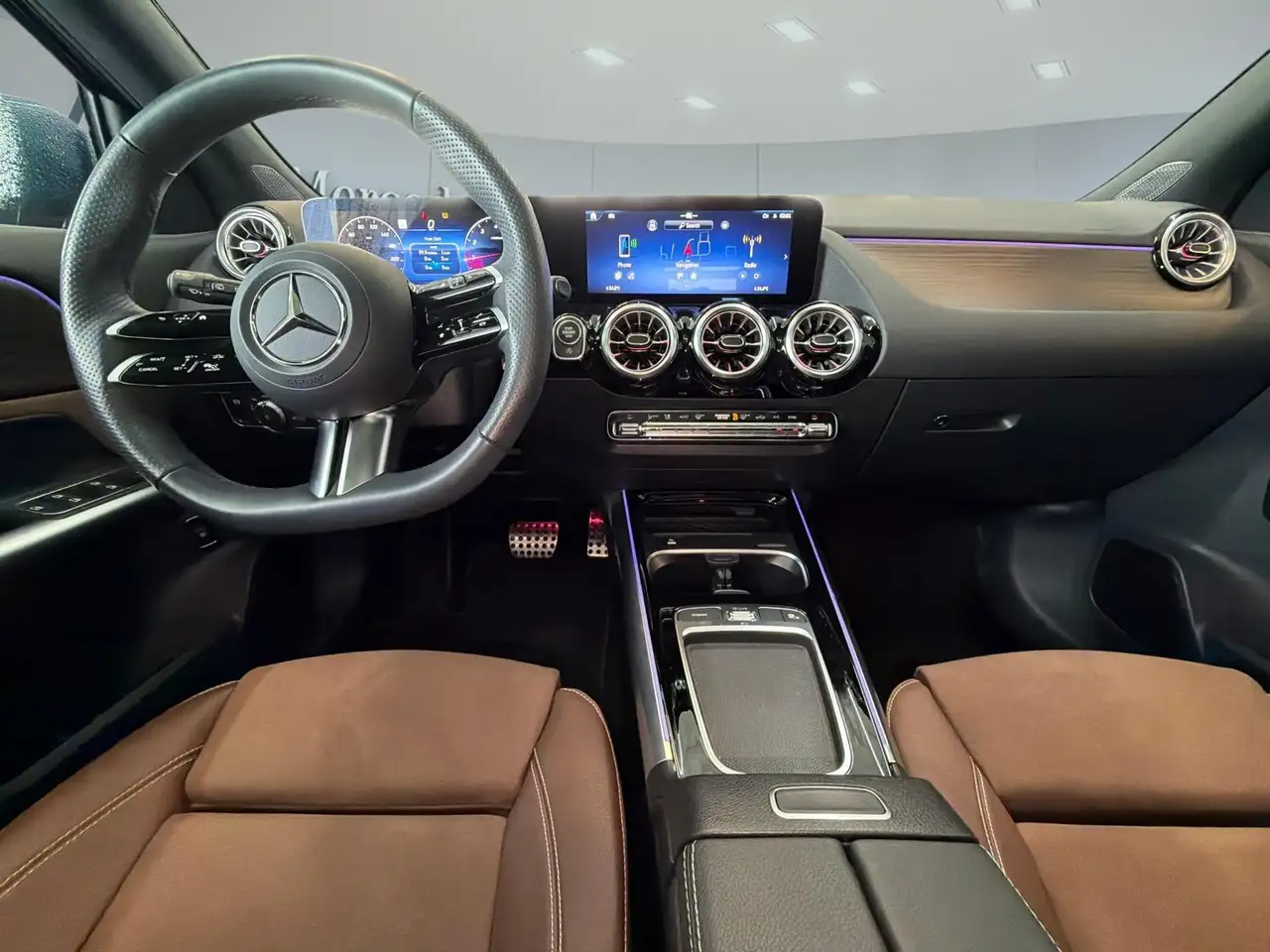 Mercedes-Benz GLA снимка Mercedes-Benz GLA
