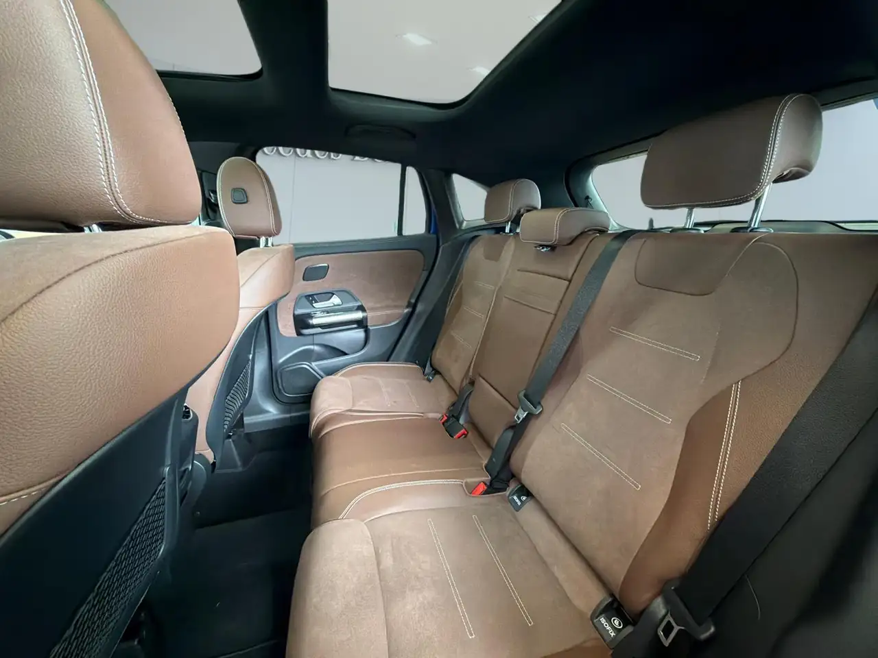 Mercedes-Benz GLA снимка Mercedes-Benz GLA