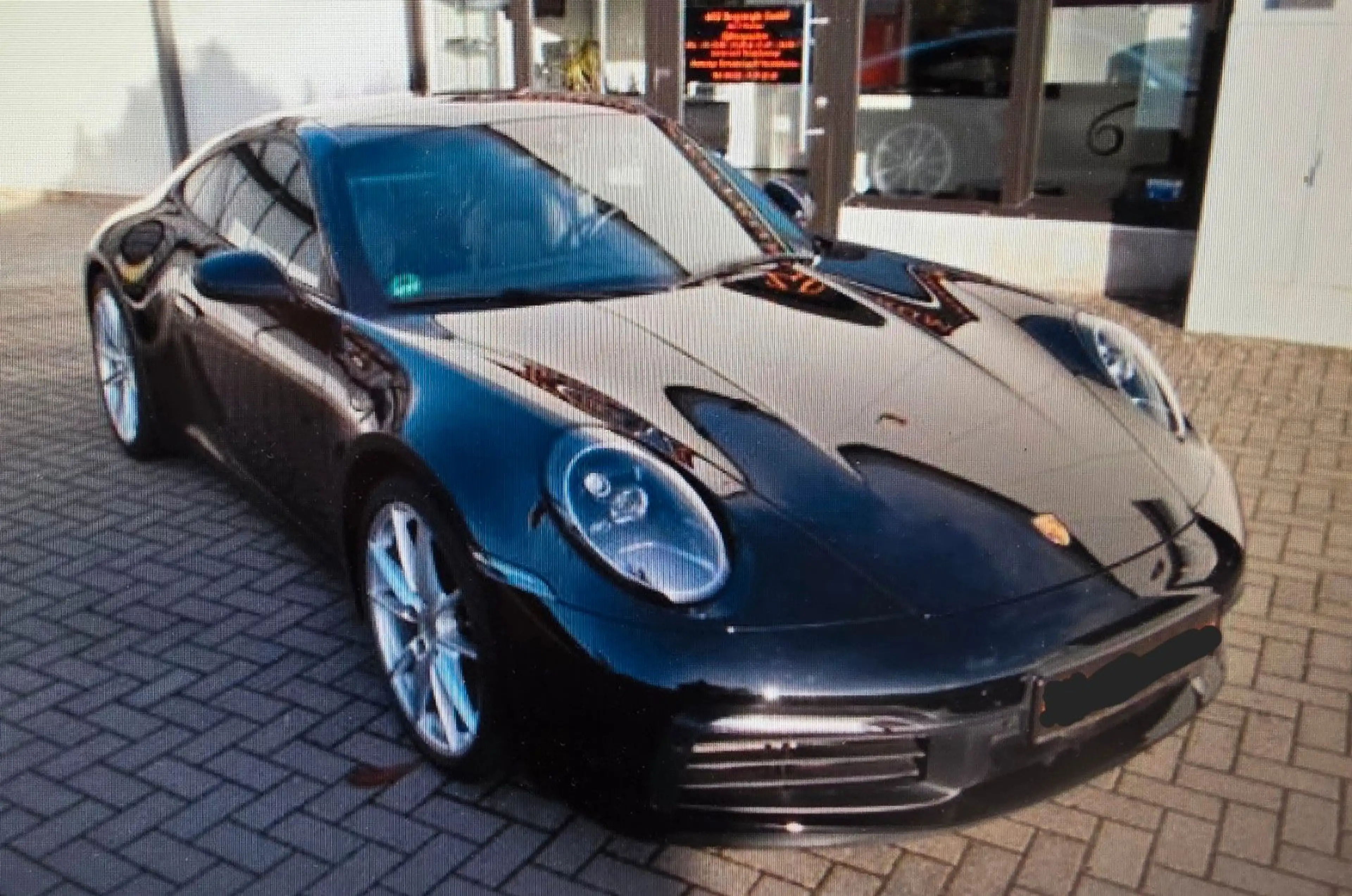 Porsche 992 Carrera Schwarz/Schwarz APPROVED  Okt.2027