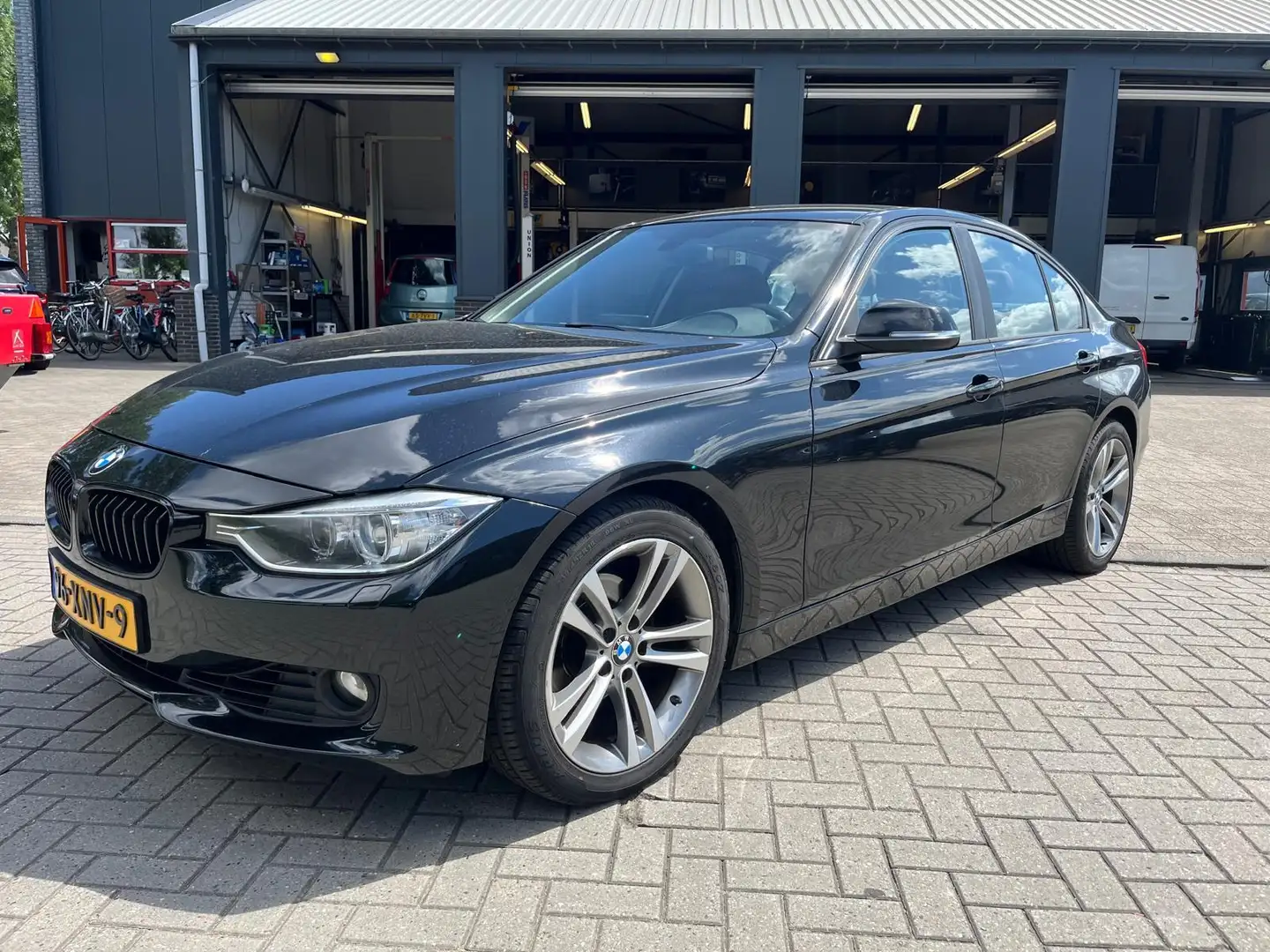 BMW 320 3-serie 320i High Executive Noir - 2