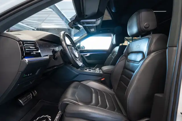 Volkswagen Touareg view 15