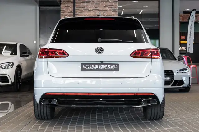 Volkswagen Touareg view 9