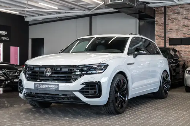 Volkswagen Touareg view 2