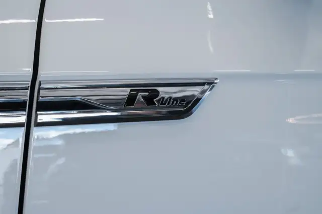 Volkswagen Touareg view 13