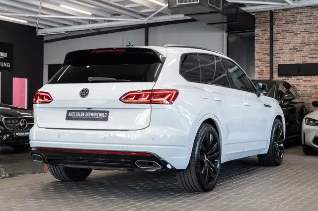 Volkswagen Touareg view 7